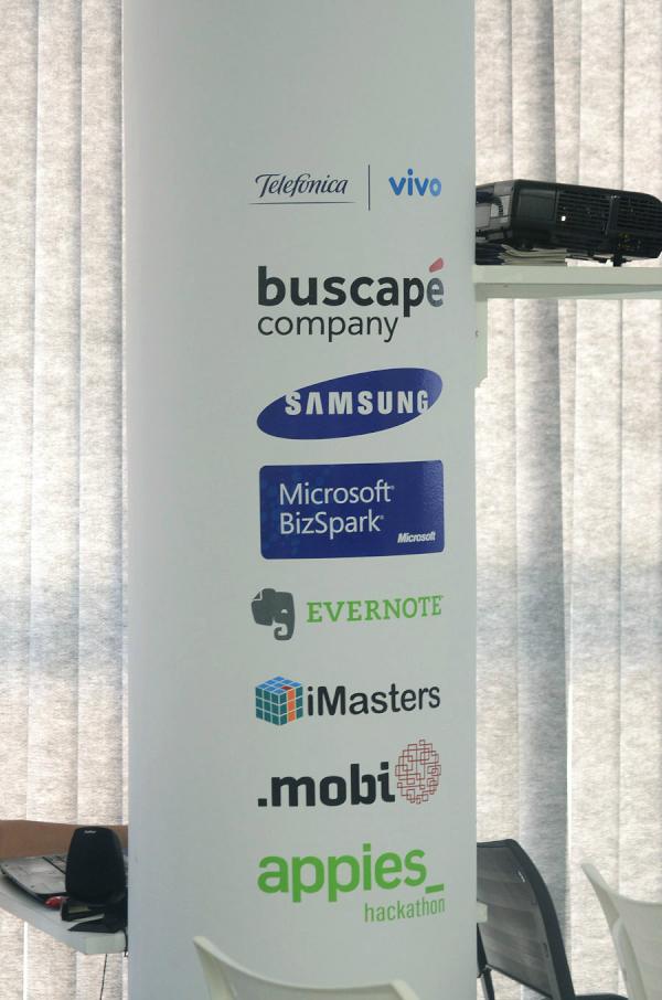 BobWollheim's tweet photo. Dá uma orgulho uma coluna de marcas como essa, não dá? // #AppiesHack // http://t.co/Hf3CPQmv