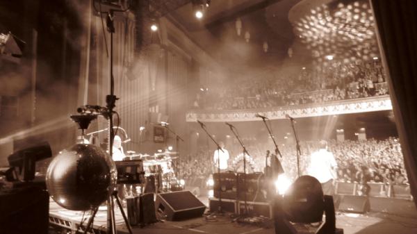 anna_jenks's tweet image. a little pic from the side of the stage last night.....#fthctour