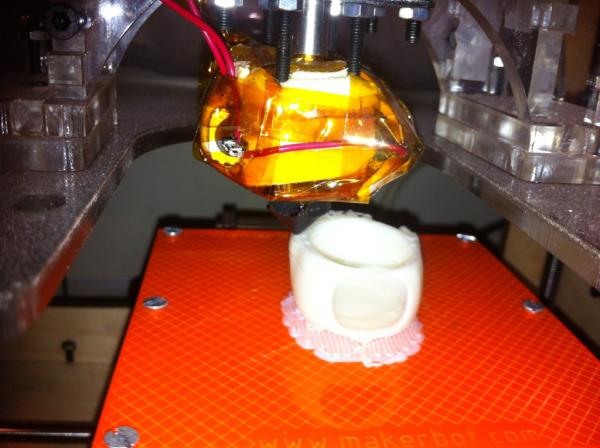 deeeep's tweet image. The hermit crabs are making a hell of a lot of noise!!! At 22:30 CET @makerbot #projectshellter
