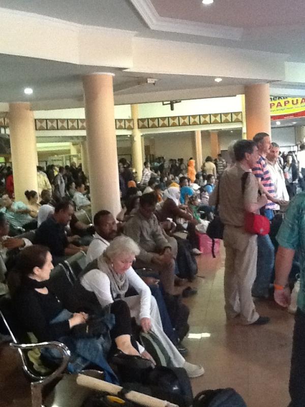twcase's tweet image. Landed in Papua ok but delayed for next flight to timika.