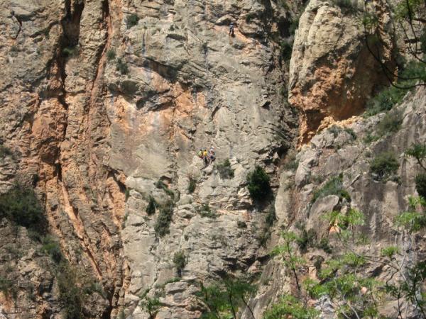 josecanadas56's tweet photo. @desafiocalleja Buenas os paso una foto mi primera escalada en una via larga fue en (Lleida) espero que os guste. http://t.co/Cv9eLuYW