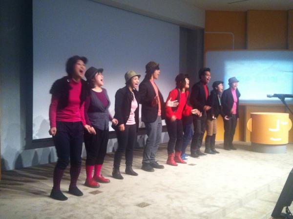 다국적 다문화 노래단 "다르지만 같은 노래 - 몽땅"의 축하공연입니다