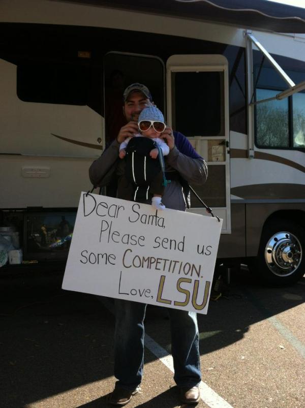 blanglinais's tweet image. @LSUShep10 Even the baby is bored. #1LSU