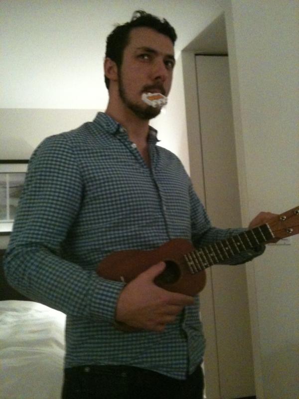 ChinglishCast's tweet photo. Pucci tunes up his ukelele!!! http://t.co/4ID5gmC6