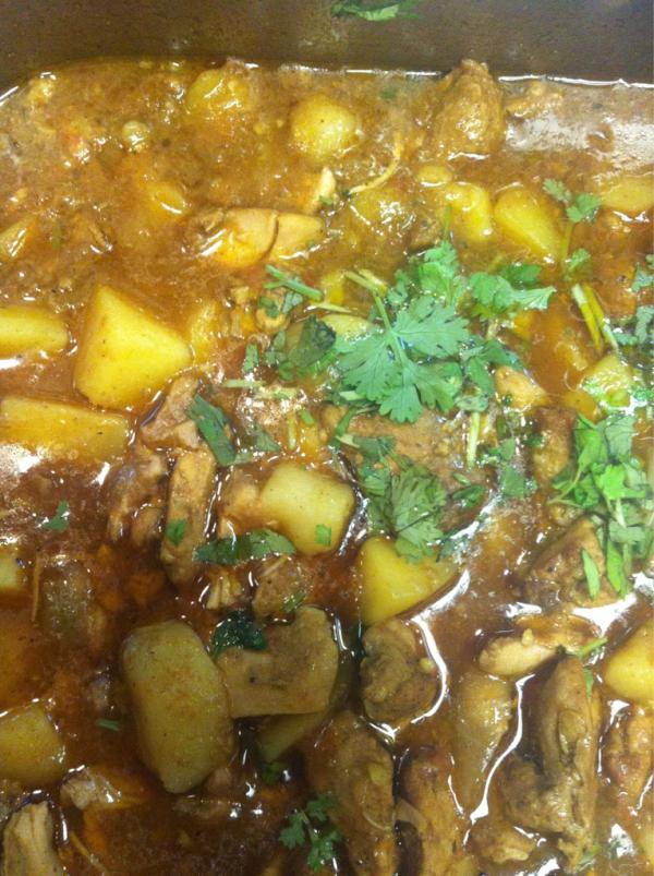5775_Yonge's tweet photo. curry curry currryyyyy~~~ curry chicken is ready ;) http://t.co/7jZUJJfJ