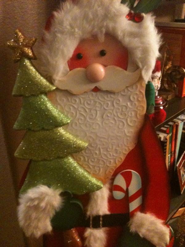 ItsBuddyTheElf's tweet photo. Saaannntttaaa!!!!!  I know him!! I know him!! http://t.co/9Yy3DfOV