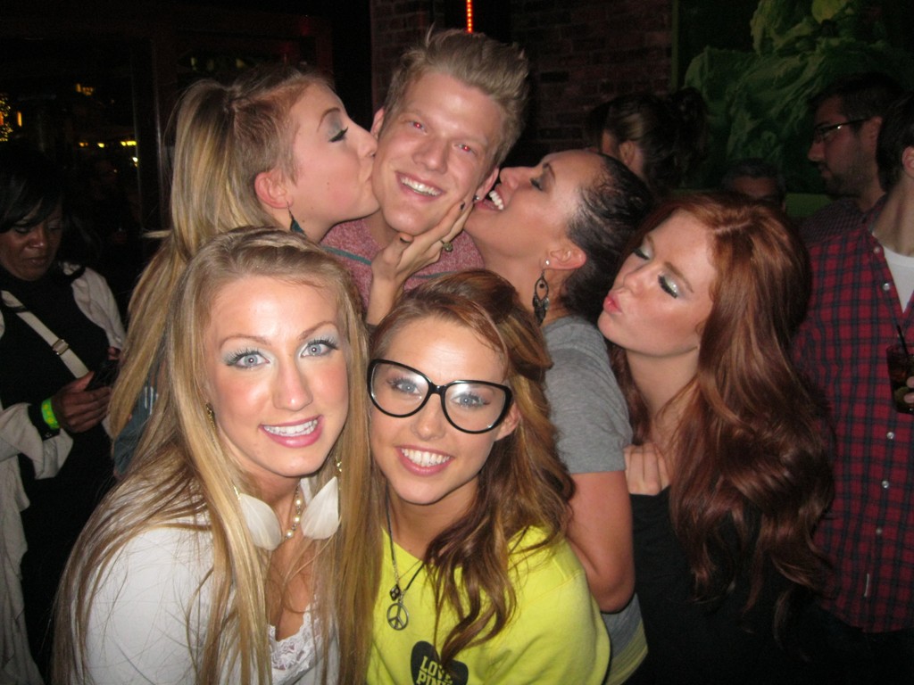 Scott Hoying on Twitter: "Oh hey @SingDelilah ;)) http://t.co/hRdvvZMd"