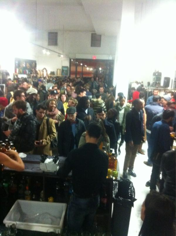 DubStraps's tweet photo. Swinging into the @Pop_Up_Flea after work. http://t.co/QPcHYGHL