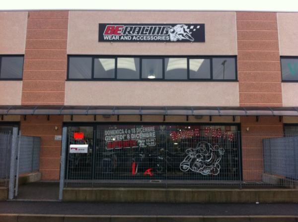 BeRacingStore's tweet photo. http://t.co/BI04QSpX