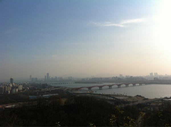gomt8848's tweet photo. @hyecho_trekking  콧바람 쐬며 한강 바라보기 http://t.co/fREajYnS