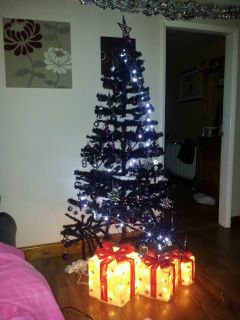 michaelabromley's tweet photo. Our lovely tree :)! http://t.co/4sI7tmjO