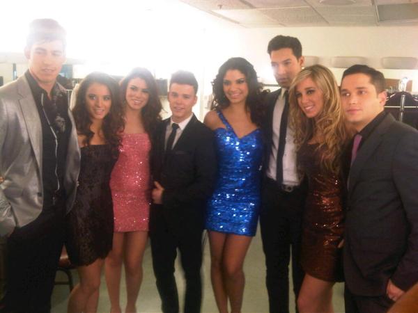 UniProtagonista's tweet photo. Regresan los 8 Protagonistas para acompanar a los finalistas en la gran noche! http://t.co/eXI0Vsb4