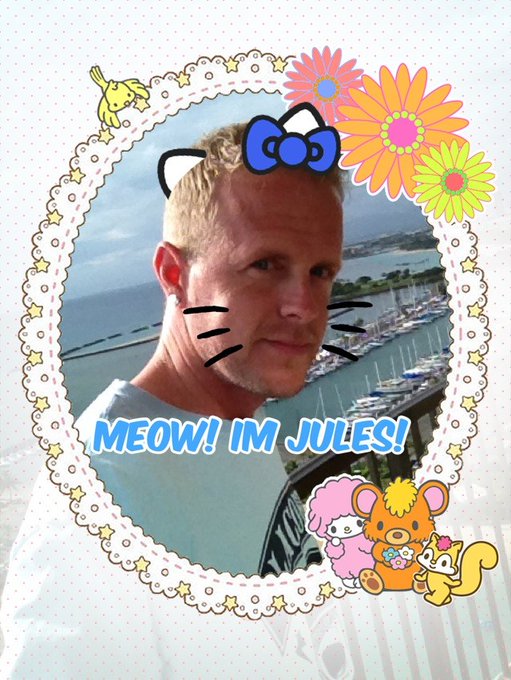 (meowww!!!) RT @JulesJordan: I just got Hello Kittied courtesy of Asa Akira http://t.co/eqmbXEg0