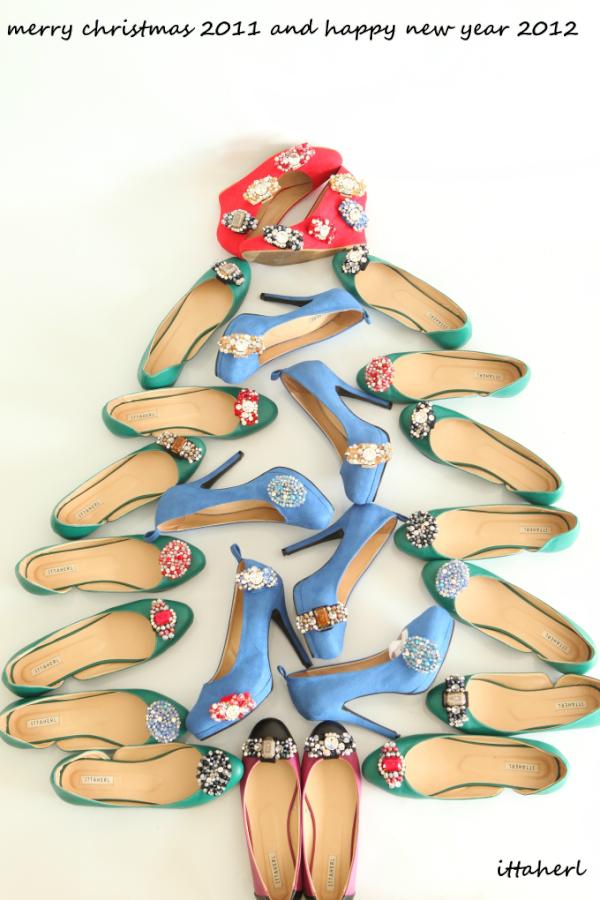 ittaherL's tweet photo. grettings, merry xmas 2011 all.... love, ittaherl http://t.co/a2UepjGe
