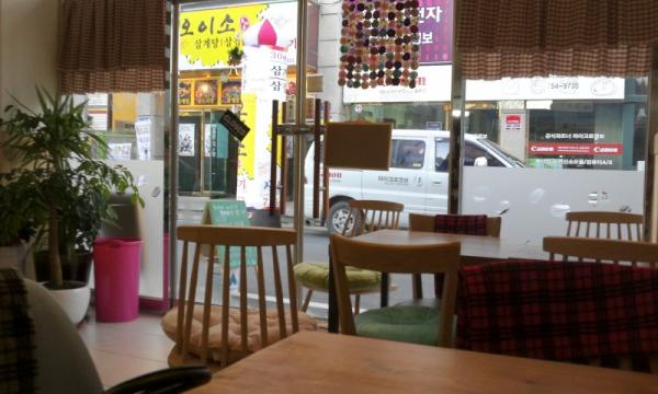 ppagsujin's tweet photo. 한적한  오후
오랜만의 여유
익숙한 빌리지
따듯한 사람들
날 웃게만드는 이곳
언제와도 즐겁다 http://t.co/OWkuwtVb