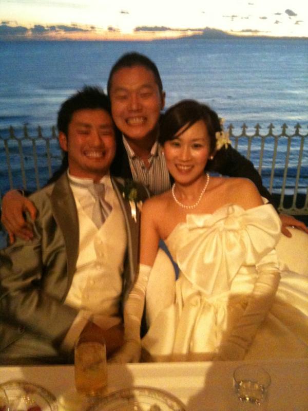 金沢 ダイエット No Twitter 大学アメフト部後輩の結婚式で逗子へ めちゃめちゃ遠かったけど 新郎新婦の満面の笑みと後輩たちの汚いケツと裸を見れて幸せ 久々に先輩や後輩と会えたのもほんま嬉しかった しかし売りつけられたあの記念tシャツの使い道が全く