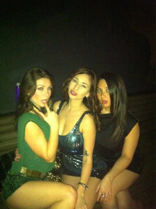 with @HotHeatherV & @tinamelati at the Penthouse party #hotbitches http://t.co/igMYKzTj