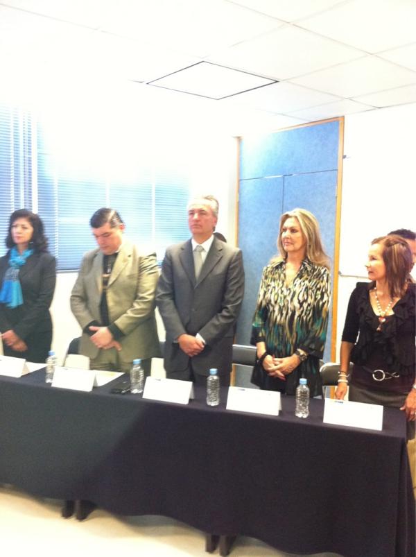 anabelahs's tweet photo. Finalmente!!!! Ala oncologica en El Hosputal Gral de Occidente!! Felices todos por este logro! http://t.co/NUDUL7L2