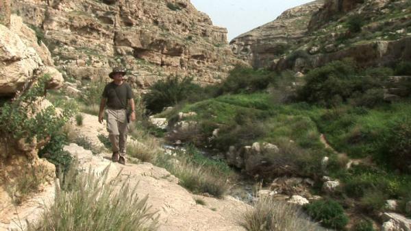MergedGospels's tweet photo. I'm walking on the same path that Jesus walked on between Jerusalem and Jericho. http://t.co/sLBpwYj0