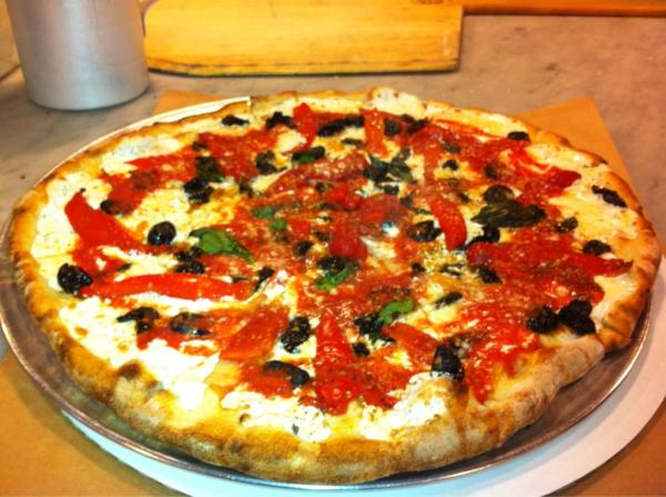 Grimaldis_Pizza's tweet photo. Large Oven Roasted Sweet Red Peppers & Cured Black Olives http://t.co/MwCNXA5U