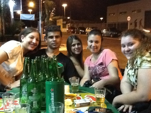 priscilacorte's tweet photo. Aqui com a galeriana do mal.... http://t.co/CyAcALms