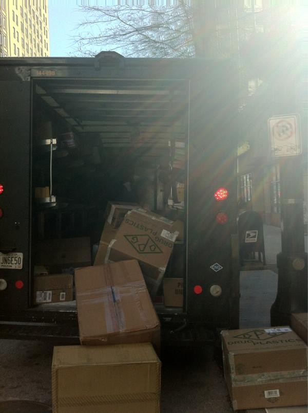 ChrisUnderoath's tweet image. Snapped this picture of a UPS driver treating the back of his truck like an old school push-pit. #brokenstuff #ripdime