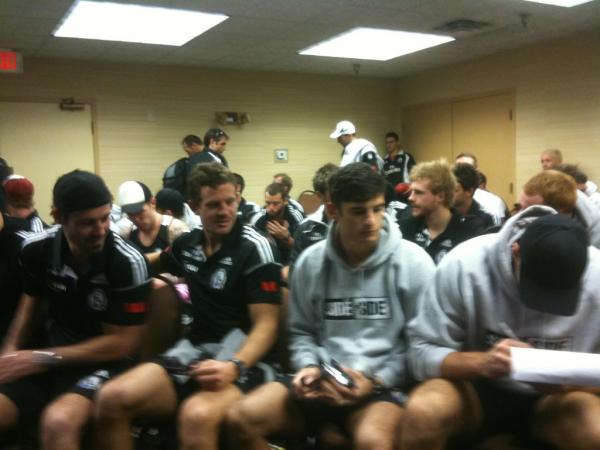 CollingwoodFC's tweet photo. RT @WagsVargs Last meeting before we get on the bus and out of here! Some happier faces now #arizona11 http://t.co/kz2wzFfz
