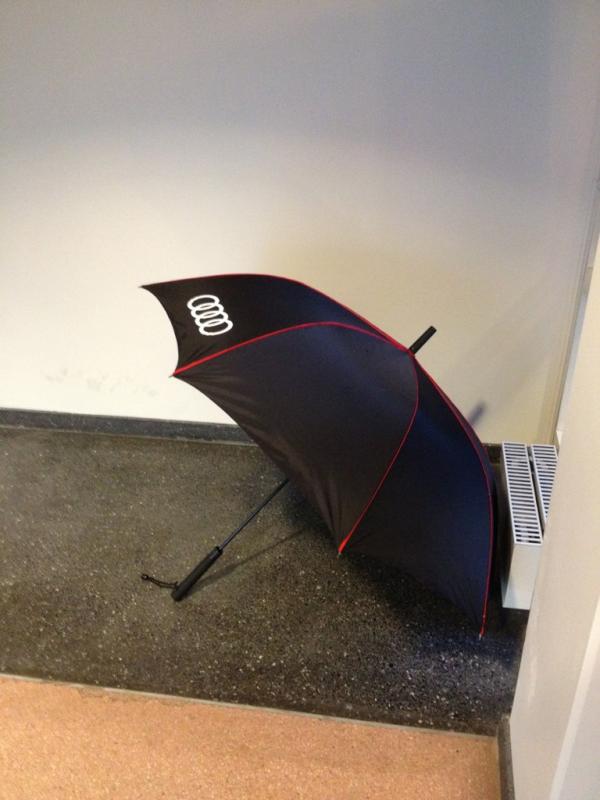 OOS483's tweet photo. Apparently we have a neighbor with excelent taste in our office building! http://t.co/OpSdakxD