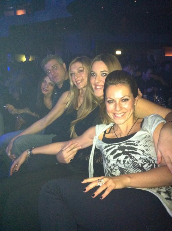 GIAKOU2673's tweet photo. @ZETA_DOUKA Kali mas epityxia stis 22/12 giati to axizoume!!!!!filia http://t.co/pwmw6OQ5