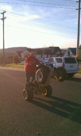 dragracer83's tweet photo. About to do work on the 4wheeler Iam boss http://t.co/iYz7kgv7