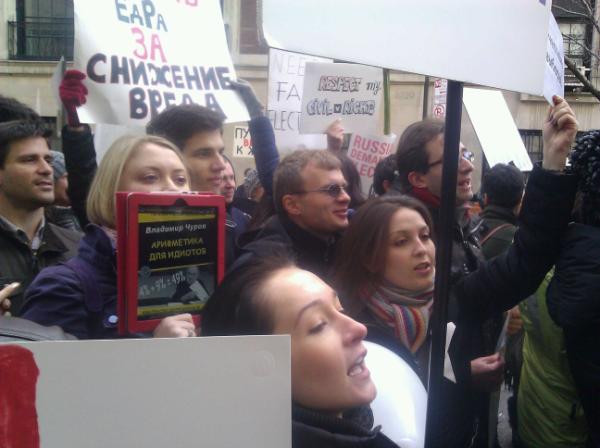 maxseddon's tweet image. And this girl is actually using her iPad as a poster - first I&apos;ve seen #dec10 #middleclassrevolt #occupytheapplestore