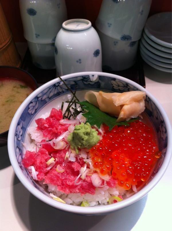 kgo123's tweet photo. 築地で朝ごはん♪(´ε｀ ) http://t.co/crCp7LI