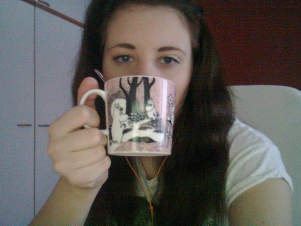 llaurakaro's tweet image. woke up at 11 am.. still tired. Drinking 3rd cup of coffee. #normalsunday