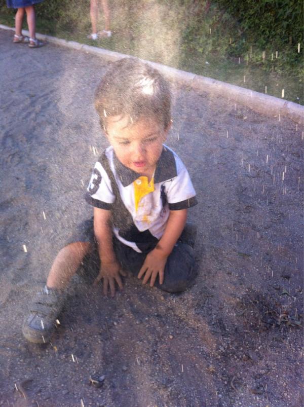 martinvmilnes's tweet photo. Y yo que no quería bañar a los niños hoy día http://t.co/opr5VZ6q