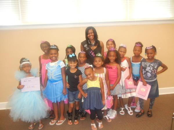 ArneshyaJackson's tweet photo. VIP Princesses Party Guests http://t.co/f8fylmFH