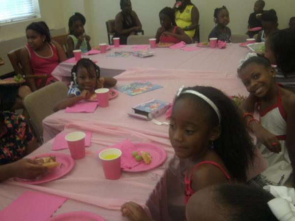 ArneshyaJackson's tweet photo. VIP Princess Party table http://t.co/FK5GnM3p