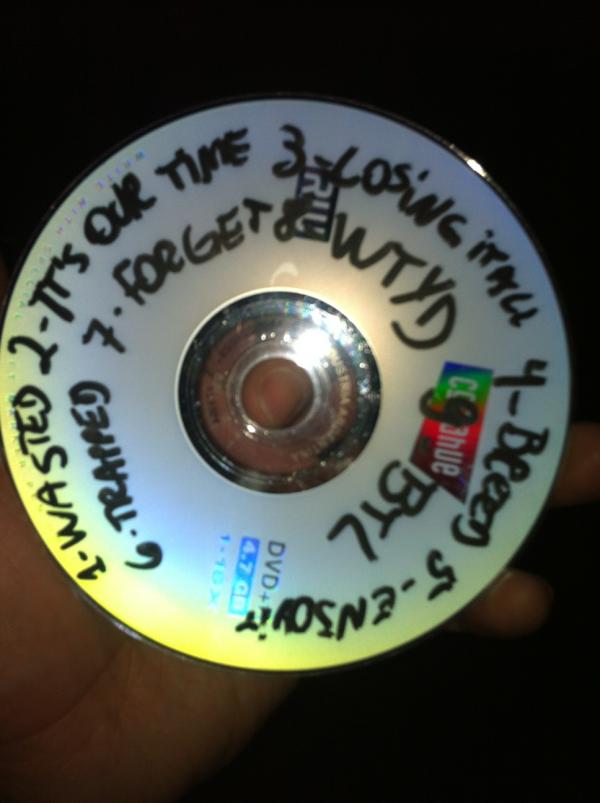 RALPHMACCHIOHC's tweet photo. Set list do último show de 2011 ! Obrigado ao @vendettaxxx pela cia e por toda a diversão desse ano ! http://t.co/KuyGjGWo