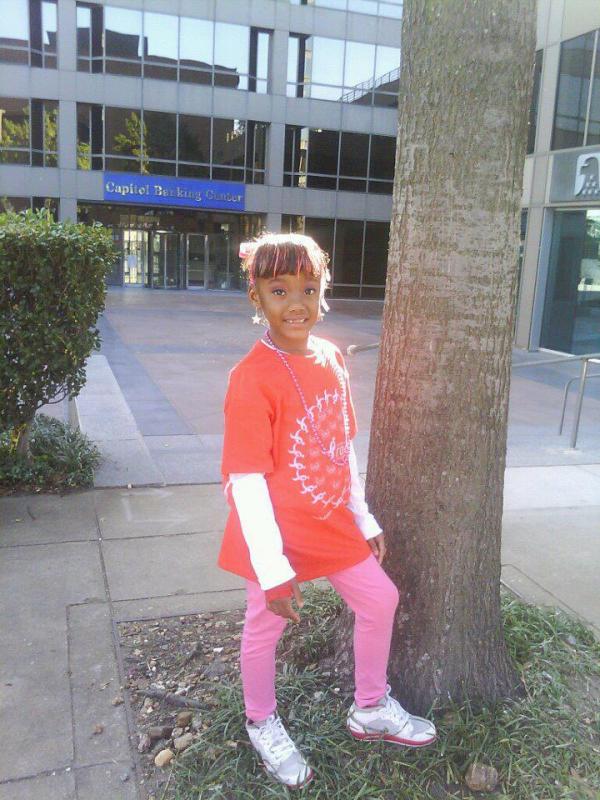 ArneshyaJackson's tweet photo. Me wearing PINK in my bangs for a good cause... at the 2011 Susan K. Gomen Race for the Cure with my mom... http://t.co/JG8WtS1u