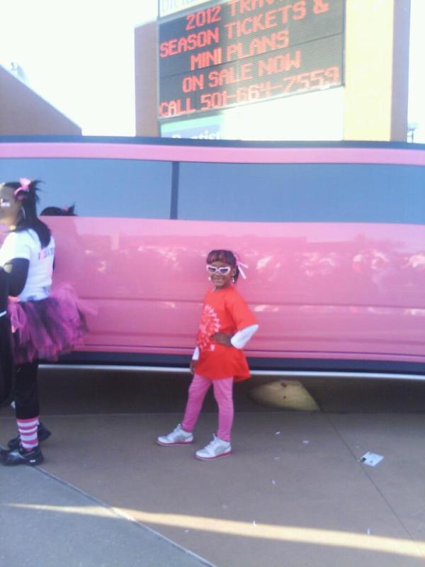 ArneshyaJackson's tweet photo. Me at the Susan K. Gomen Race for the Cure...I had to stop to get my pic in front of the PINK LIMO!!! lol http://t.co/Hk4NGFUg