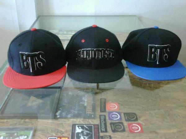 BLINDWEAR's tweet photo. NEW BTS HAT SNAPBACKS/NEW ERA.. Available At Natural Blindwear ( Dago 205 ) http://t.co/OCVg1icx