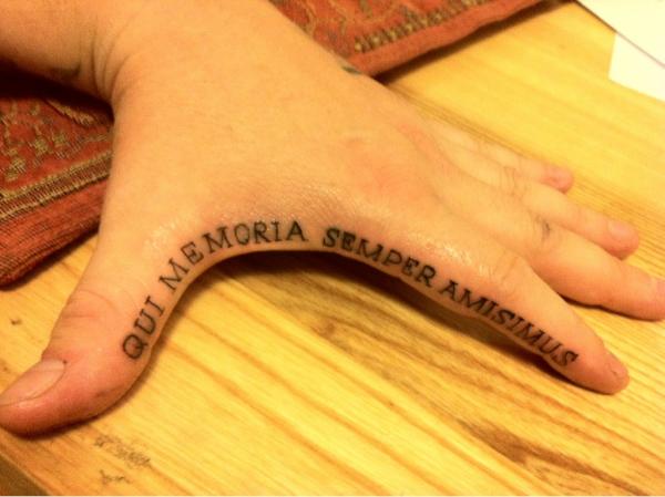 jim30smith's tweet photo. @Amy_Williams11 my Latin phrase dedicated to grandad. It say's " always remember those who we've lost. " http://t.co/KKFyfJ47