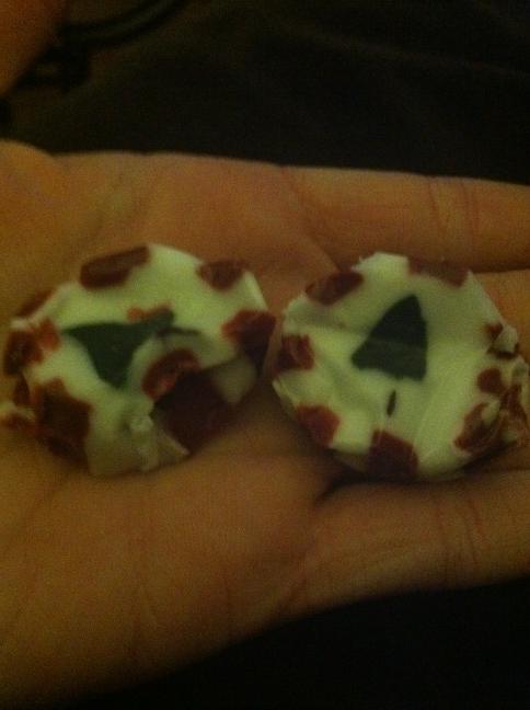 anellis22's tweet image. Best Christmas candy ever! #sososogood