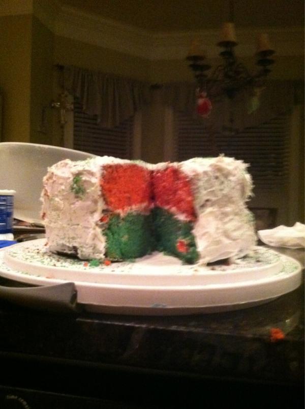 katiefefe33's tweet image. Emily and I baked a Christmas cake! #funandfestive #bffbonding @emilyshattuck1
