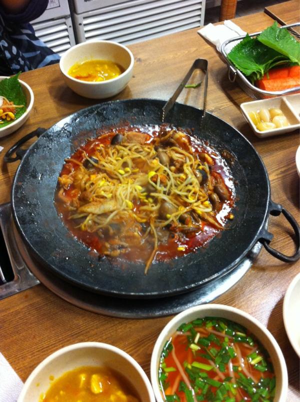 오늘의 저녁은 용두동 쭈꾸미~에요 >_< 추운날씨에 딱! 추천합니다ㅋ 아 지글지글 올라오는 행복감!!ㅋㅋ