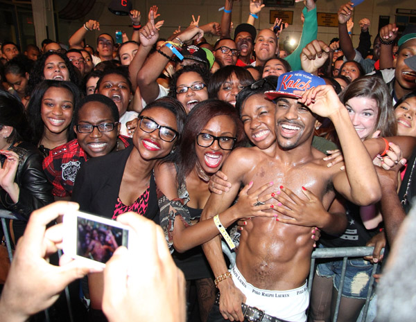 jonathantunick's tweet photo. Big Sean mugs for the camera at Pace University, NYC. http://t.co/KZexA5Hi