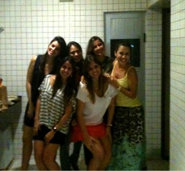 nandaasimonetti's tweet photo. Lindas q amo!!! Sempre bom estar c vcs!! http://t.co/ZH7MqKrq