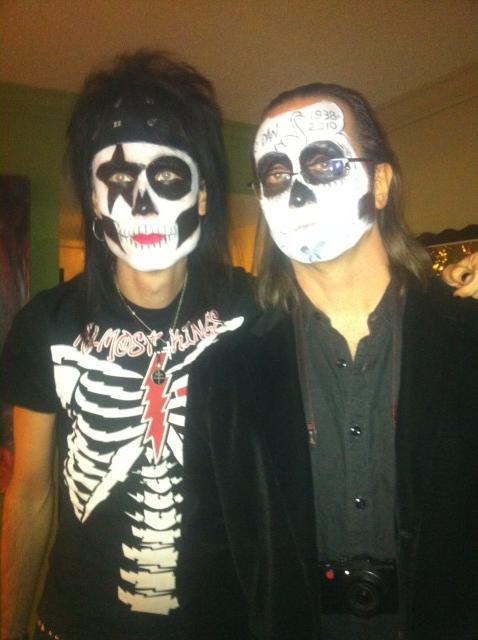 syncmesh's tweet image. Vocals with the guy on the left today.