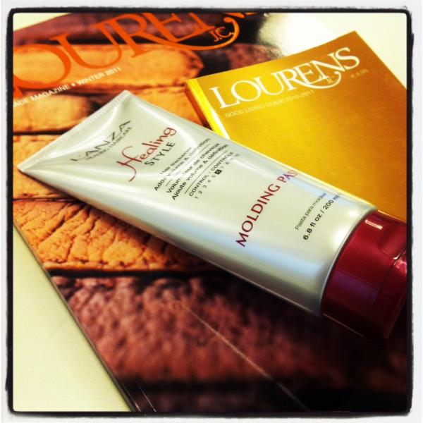 Volg & retweet <a href="/LourensMagazine/">Lourens JC Magazine</a> en win de thickening molding paste van L'ANZA. Een extra volume boost voor het haar!