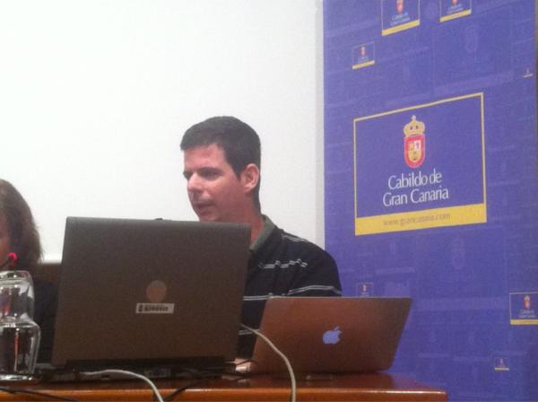 gc_digital's tweet photo. "Yo soy el raro de la familia" habla Gustavo de Singular Factory sobre su participaciòn en #gcdigital http://t.co/d7xByUcO