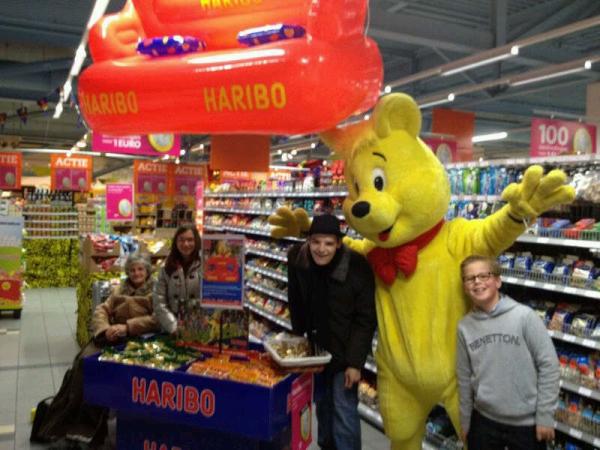 # Haribo actie groot succes. De foto's worden doorgemaild naar de mensen die met de Haribo beer op de foto zijn geweest